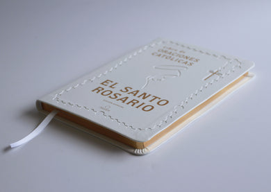 El Santo Rosario: Libro de oraciones católicas- Símil piel blanco / The Holy Rosary: Book of Catholic Prayers- White Leathersoft interior 2 (ISBN 9798890986313) [onix:5aebb541bfa0334a43f095380b93b877]