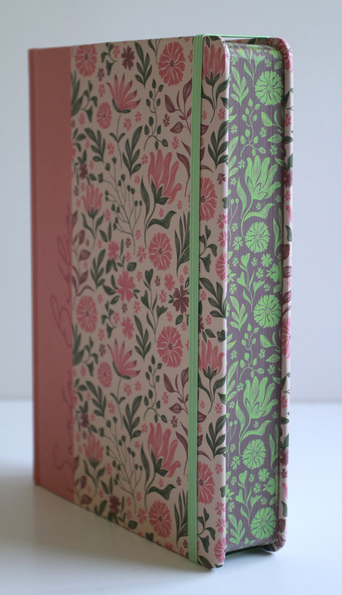 Biblia de Apuntes RVR 1960. Tapa dura, rosada con flores / Spanish Journalling Bible RVR 1960 Hardcover Pink with Flowers interior 2 (ISBN 9798890985118) [onix:2a045380f14484f753a7932e6f30b63c]