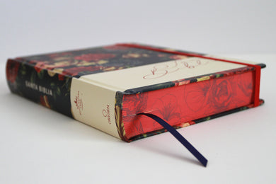 Biblia de Apuntes RVR 1960 Tapa dura, Azul oscuro con flores (Edición cantos pintados) / Spanish Journaling Bible RVR 1960 Hardcover Dark Blue with Flowers interior 5 (ISBN 9798890982285) [onix:b2925361f64277e7da97d20a205ca8cb]