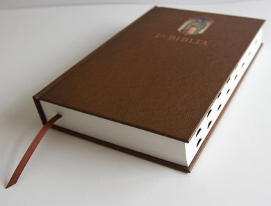 La Biblia Católica: Edición letra grande. HC, marrón con índice, Virgen de Guadalupe en la cubierta / Catholic Bible. HC, Brown, index, with Virgin of Guada interior 4 (ISBN 9798890982179) [onix:4cd627b63c87cfb87deceb1489042430]