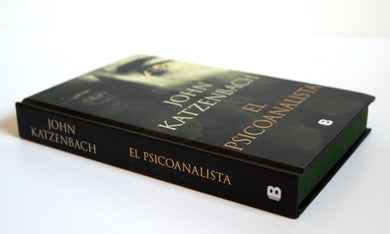 El psicoanalista (Edición cantos pintados) / The Analyst ( Sprayed Edges Edition) interior 1 (ISBN 9786073861298) [onix:49261b54daf03dd423d178b84069929a]