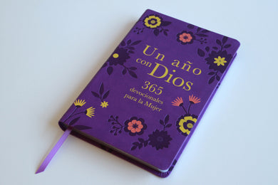 Un año con Dios: 365 devocionales para la mujer / A Year with God. Purple Leathersoft: 365 Devotions for Women interior 3 (ISBN 9798890981691) [onix:f814b1c54b1a198c0ea8c2c3005e7883]