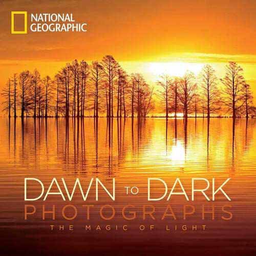 Dawn to Dark Photographs (National Graphic) (Hardback) - 買書書 BuyBookBook
